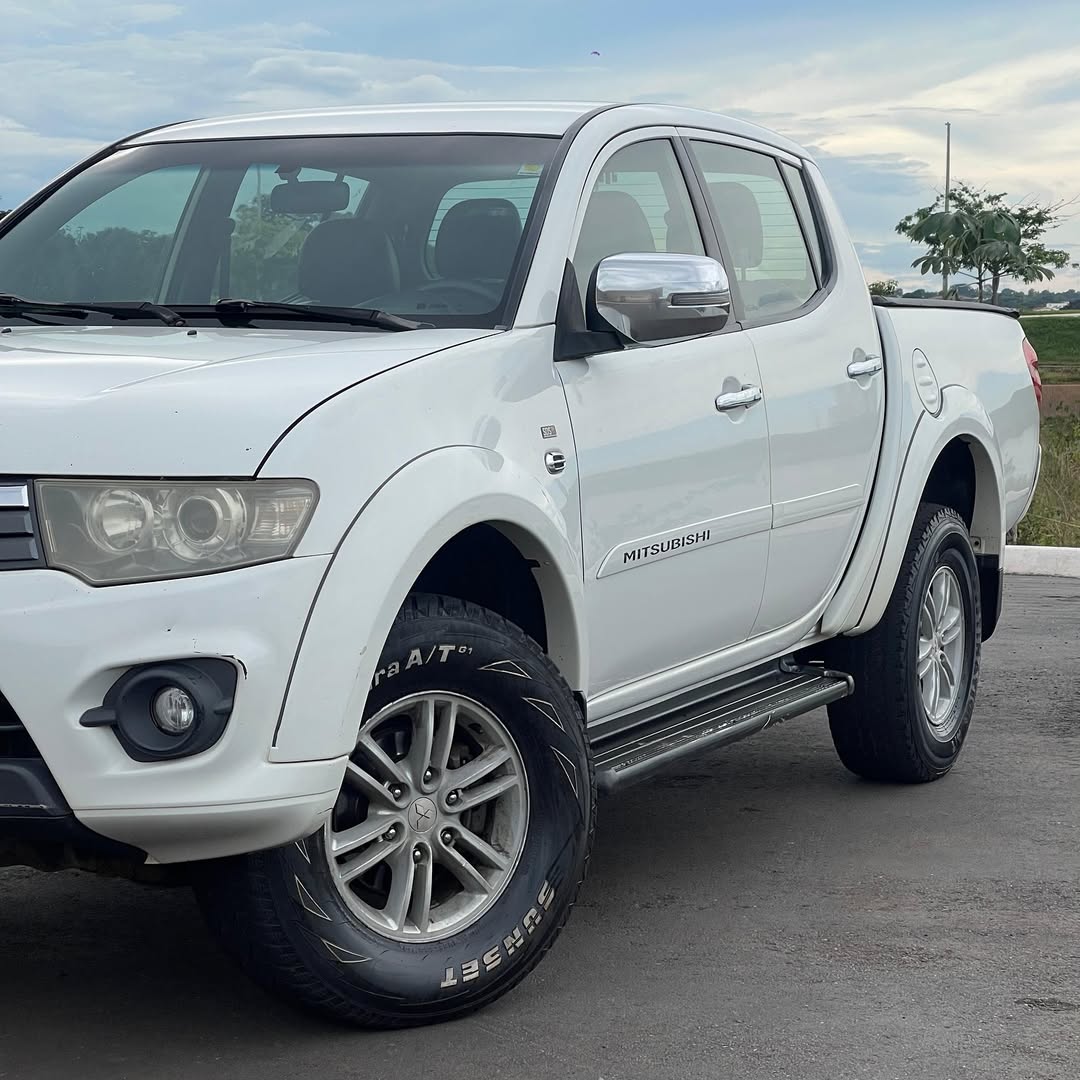 MITSUBISHI L200 TRITON HPE 4x4 3.2 2014 2015