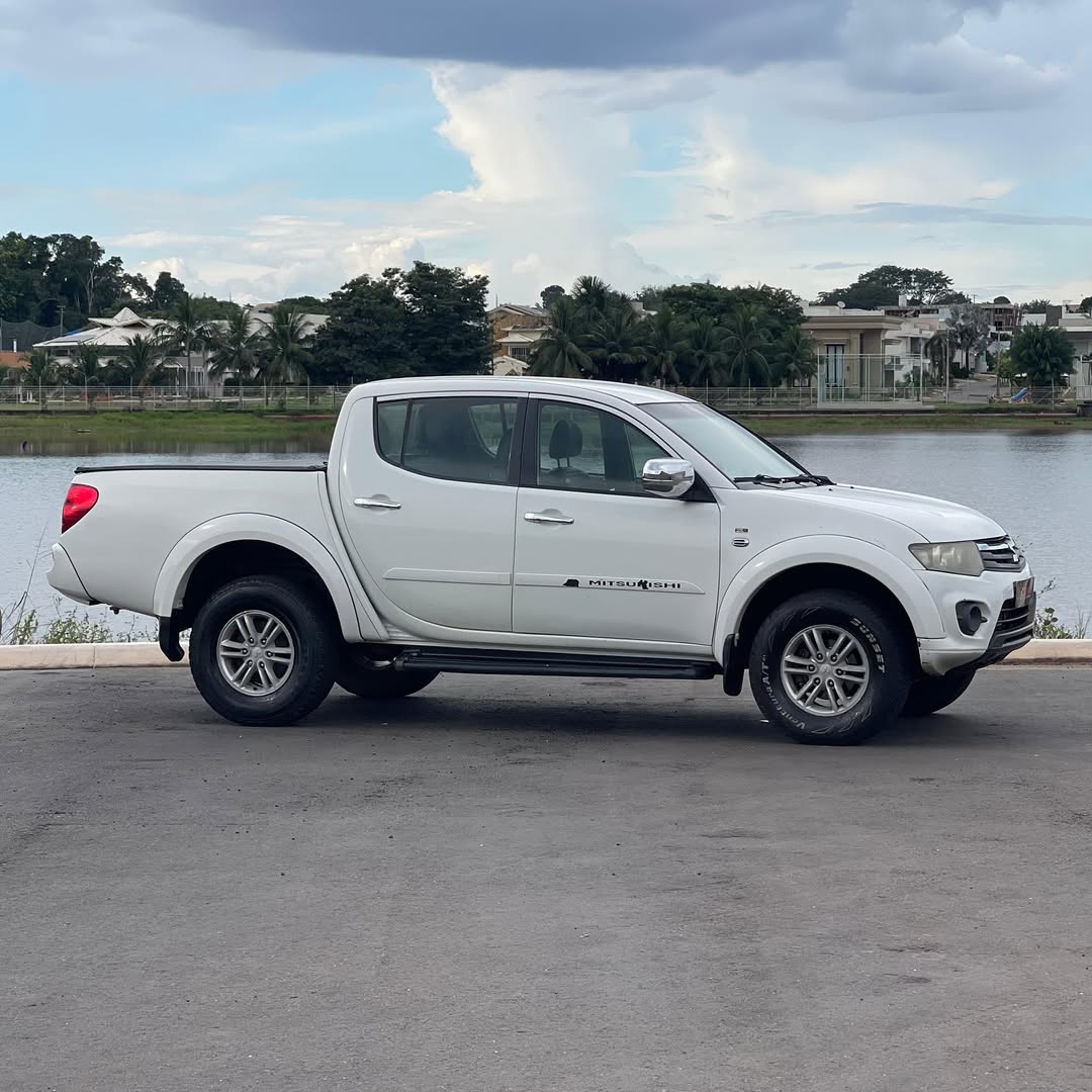 MITSUBISHI L200 TRITON HPE 4x4 3.2 2014 2015